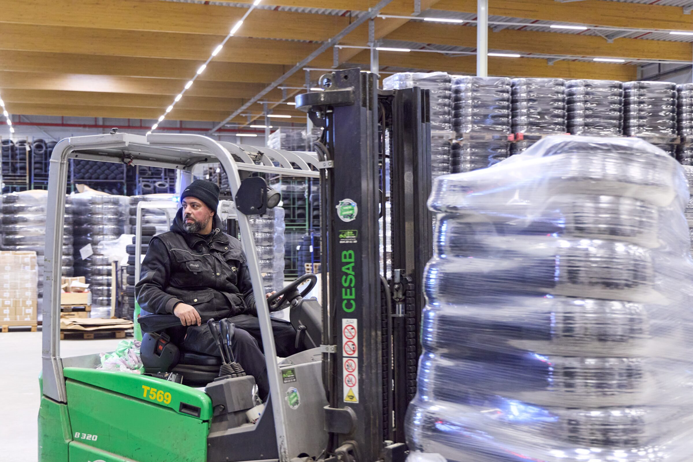Man driving forklift truck in KENDA's new fitting and distribution centre in Turnhout, Belgium